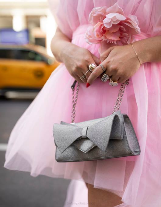 Betsey Johnson kvinner 4B8F215 tilbehør kantet bue cabriolet bag sølv