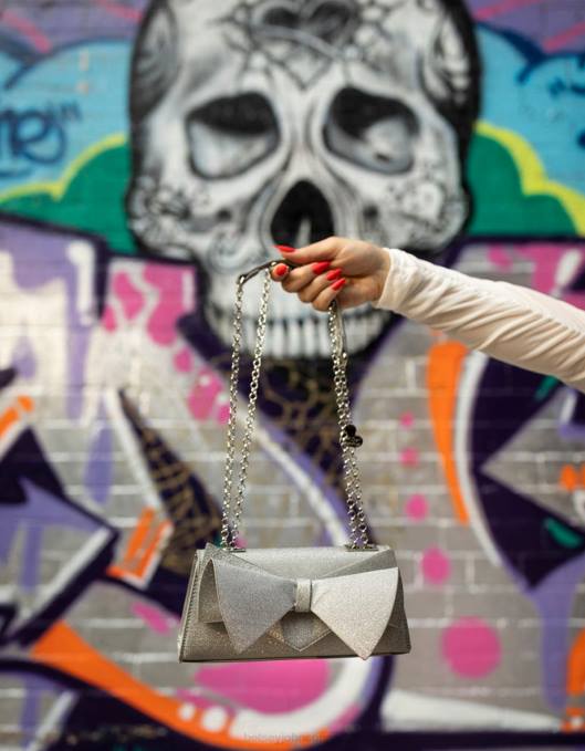 Betsey Johnson kvinner 4B8F215 tilbehør kantet bue cabriolet bag sølv
