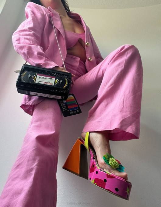 Betsey Johnson kvinner 4B8F223 tilbehør kitsch vær snill spole tilbake vhs crossbody svart